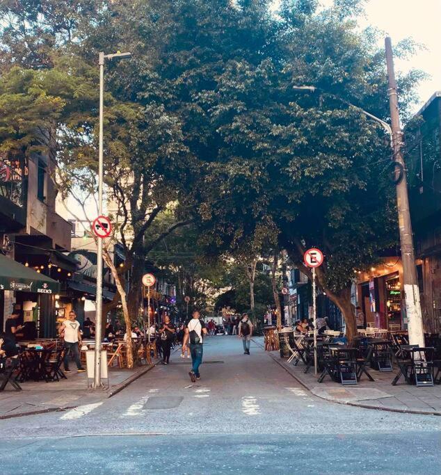 Apto Com Dois Quartos, Pertinho Do Metro Faria Lima * São Paulo